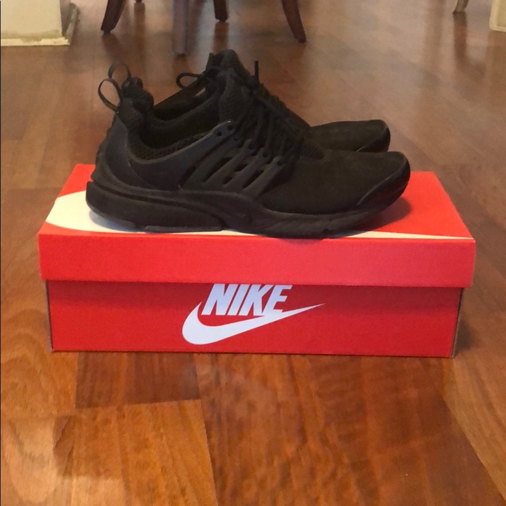 Black Nike Air Presto